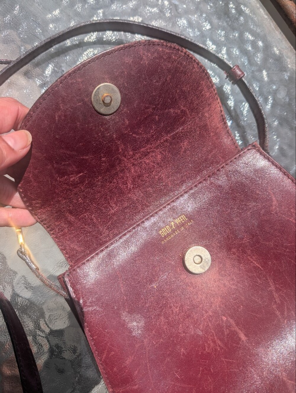gold & pfeil made in italy Distressed Burgundy Leather mini Crossbody bag - Picture 3 of 13